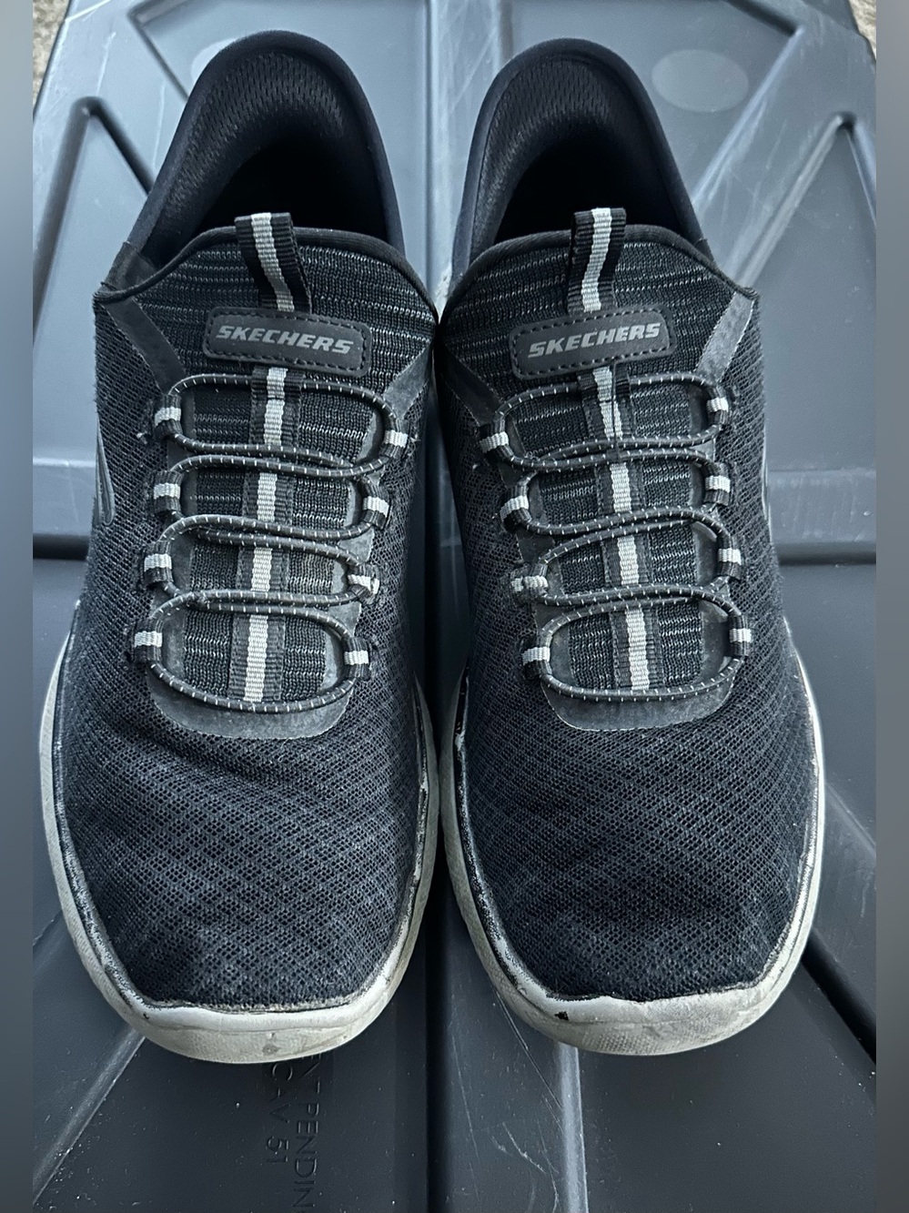 Sketchers Men's Black Mesh Slip on, Bungee String Size 7.5